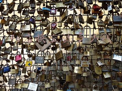 4s店保养换空调滤芯要钱吗；4s店换空调滤芯多少钱