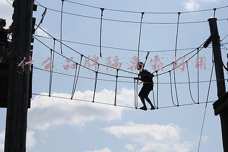 什么品牌的隔离霜好(关系数亿用户！这一品牌开启隔离工作，很多人正在使用)