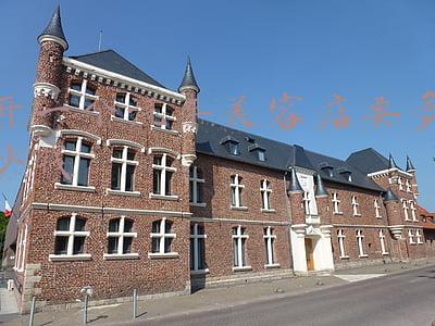 想开一个汽车美容店，想开一个汽车美容店需投资多少钱