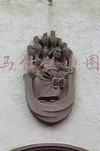 爱马仕丝巾官网价格(有一柜子爱马仕丝巾造成超5亿国家财产损失！女行长获刑18年)