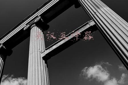 英汉互译在线翻译(百度翻译十年：全球率先实现200多种语言互译，日翻译量超千亿字符)