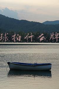 专业羽毛球拍什么牌子好(记者帮｜初学者买什么价位的羽毛球拍？专业人士说两三百元足够了)