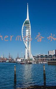 hermes香水paris(小众香凶猛、大牌难撼动：国产香能靠“平价东方味”走多远？)