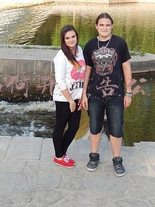 如何开广告公司