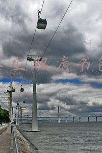 学生双肩书包图片(谁说这还只是学生才能拥有的，活力又时髦的双肩包回来了！)