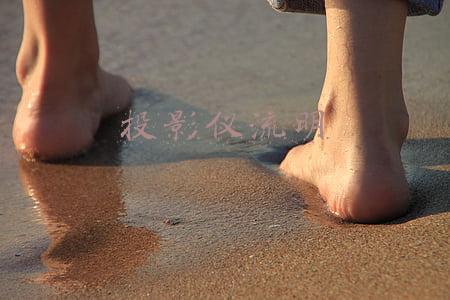 投影仪流明是什么意思(投影仪和电视比的那一刻，你就输了)