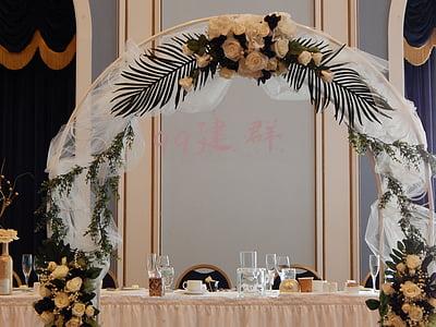 qq建群拉不了人怎么回事(起底裸聊犯罪团伙引流推手：19岁在校女生，管理百人QQ群)