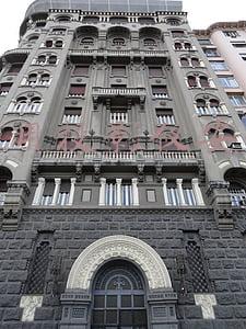 家用投影仪安装什么位置好(年后乔迁入住新房，放弃常规电视机选择投影仪，一家人都满意)