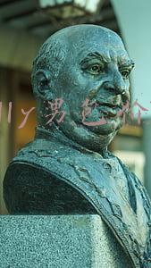 bally牌子的包价格(唐嫣和 Bally 一起出了款糖果包，月底限量发售)