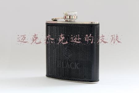 迈克杰克逊的皮肤为什么会白(迈克尔杰克逊后来皮肤为什么那么白？网友：不是整的，和冯导一样)
