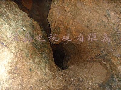 液晶电视观看距离与尺寸(做电视墙可别太随意，尺寸、距离、灯光都不能忽视，要避免误区)