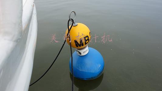 美的榨汁机插电没反应(美的的榨汁机更换电机，可是电机拆不下来，这个头怎么拆下来？)