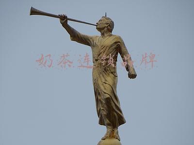奶茶连锁加盟店(年轻人一年花掉上千亿元买奶茶，茶饮加盟店却“十店九亏”，钱被谁赚了？)