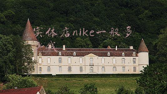 nike实体店和网上旗舰店的价格-耐克天猫官方旗舰店和实体店价格相差大吗