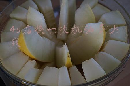 到店换机油多少钱一次(自带机油到汽车维修门店更换机油需要多少工时费?)