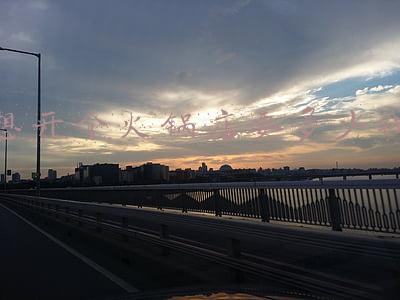 开一个火锅店大概需要多少钱 开一个四川鱼火锅店总共需要多少钱?