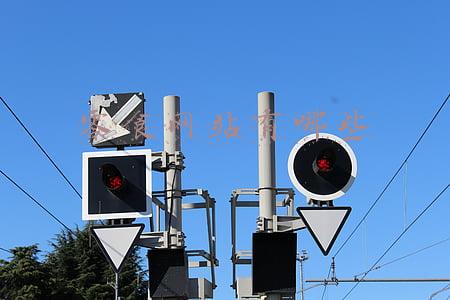 零食码头官方网站(我，15岁辍学进电子厂，16岁回校复读，上大学进名企，自己当老板)