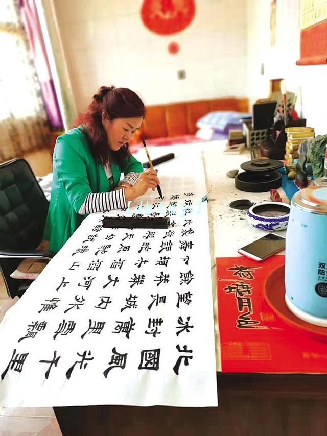 抖音写书法可以赚钱(「走近“网红”兰州人」魏清华：自学书法 直播写字走红网络)