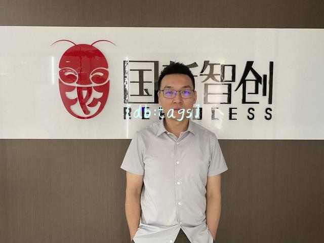 网上收垃圾怎么赚钱(成都创客｜扔垃圾也能挣钱！这位创业者正抢跑智能垃圾分类赛道)