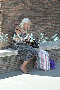江小白新媒体营销(郑重声明：江小白的这个定位营销，太会了)