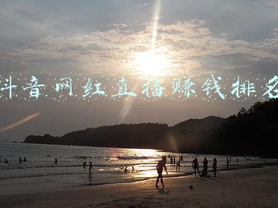 抖音网红智博是男是女(短视频赛道中的海外网红：水土不服是最大难题)