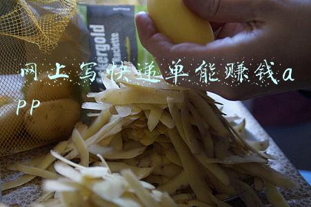 网上填快递单赚钱(快递单录入员月入万元？ 警方提醒：网络兼职先交钱都是诈骗)