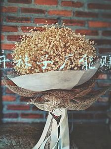 现在做袜子加工赚钱吗(买台织袜机办个小型加工厂，混合加工中低档袜子的市场和利润)