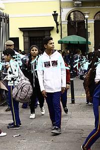 直播带货入门教程(一个新手怎么做淘宝直播带货，层面详细教学分析。宸铠卡卡)