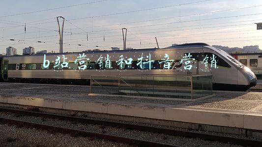 B站和抖音的运营模式(抖音可以在电脑上刷了，网页版应用主打中长视频，B站可有压力？)