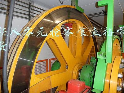 小零食直播(90后美女老板直播带货，4小时卖出2.7万单零食，用了4天才把货发完)