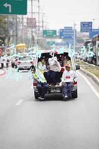 b站直播赚钱还是抖音直播赚钱(新手选择西瓜、头条、抖音赚米，哪个容易些)