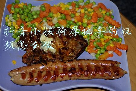 抖音里面骑摩托车搞笑的视频(点击量1300000000！浙江一爸爸骑摩托车带娃发抖音，被网友举报)