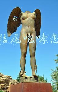 抖音唱姐咆哮舞蹈(南宁地铁惊现“咆哮姐”，还对安检、警务人员拳打脚踢，行拘)