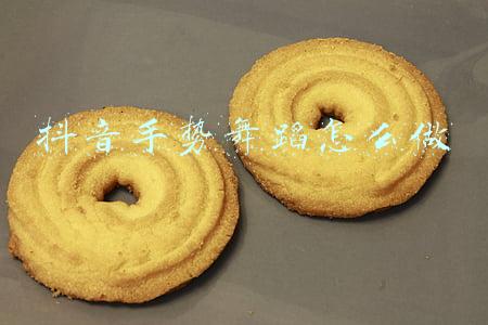 抖音手势舞手上特效怎么弄的(戏内茶艺大师小作精，戏外孙嘉璐却是跳手势舞超元气的小甜豆)