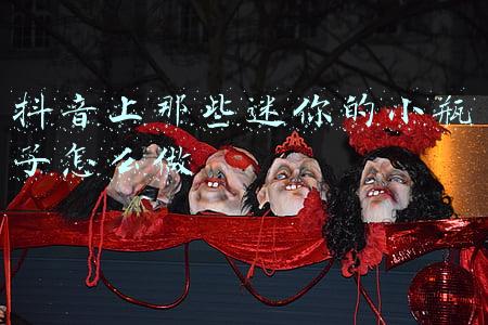 迷你小瓶子(瓶瓶罐罐的美丽：空瓶子的5大妙用)