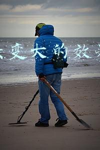 抖音把头变大的特效在哪里(左右摇摆一下就能“返老还童”，60万豆芽在抖音上玩疯了！)