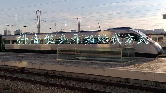 抖音健身减肥舞视频(跟抖音“达人”学减肥，每天2分钟轻松暴瘦全身！就问你敢练吗？)