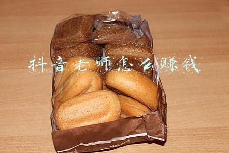 在抖音上直播上课的老师赚钱吗(8年前，那个“寒门贵子”的刘媛媛，如今靠直播5个月能“挣”一亿)