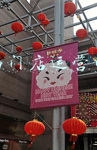 电商和店商的区别(电商与实体店名誉之争，谁才是二道贩子？谁对经济贡献更大？)