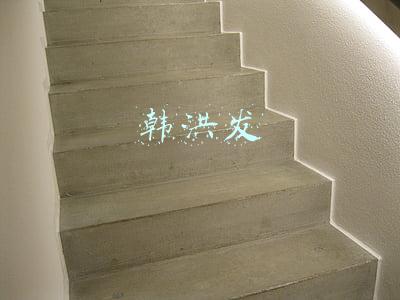 韩红发飙怒斥假学员(冒充草根多年！为走红造假身份，韩红怒吼一声直接将其轰下台！)