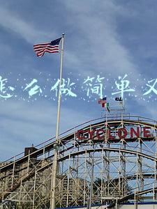 灯笼怎么做简单又漂亮视频(庆元宵，用彩纸做个喜庆的灯笼，简单易学装饰好看)