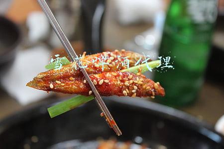 雪花啤酒代理加盟费多少(一瓶啤酒500元还不够！1700亿元市值啤酒业巨头进军白酒业)