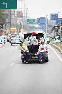 卫生纸加工厂加盟(揭秘暴利共享纸巾：靠加盟净赚1亿 直营利润率70%)