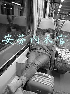 黛安芬内衣官网旗舰店地址(从大学老师到上市内衣巨头老板，年收33亿，坐拥近85亿身价)