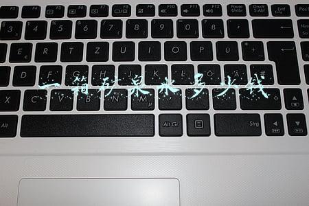 一箱矿泉水多少钱
