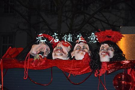 无店铺生意有哪些(广州这些破旧无名小店，连餐桌都没有，却每天人气火爆)