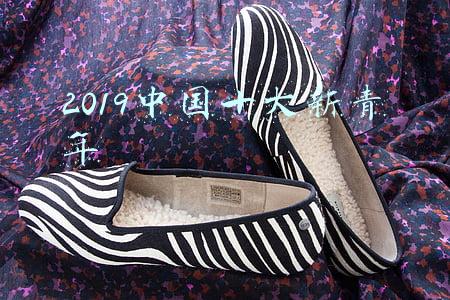 2019中国十大女性(新周刊惹众怒，将都美竹李靓蕾列为中国十大女性，与王亚平齐名)