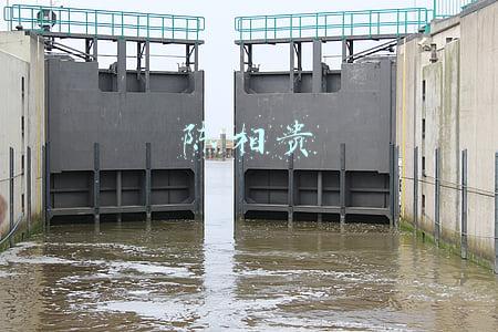 陈香贵兰州牛肉面(一碗面三四十元，你吃得香吗？)
