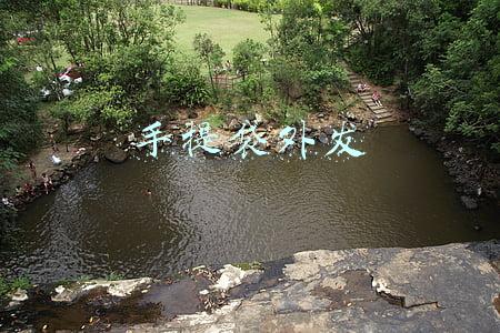 手提袋外发加工公司(东莞虎门：用“三个聚焦”讲好太平手袋厂敢闯敢试的故事)