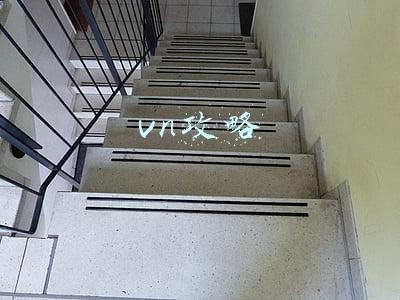 lol手游vn攻略(英雄联盟手游：薇恩出装和符文教学！都还记得FPX的冠军英雄吧？)